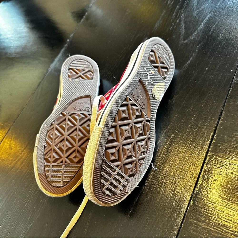 Converse Size 8 Red and White Chuck Shoe All Star - Picture 5 of 8